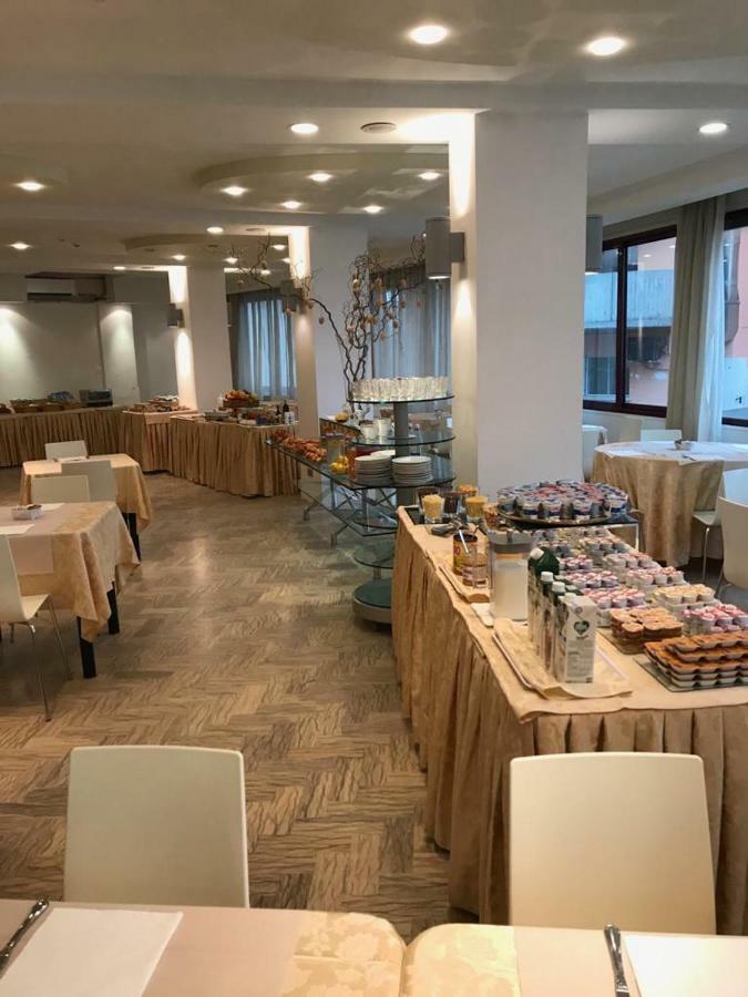 Hotel Caraibi Milano Marittima Exteriér fotografie